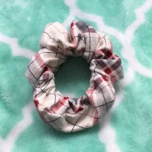 Plaid design scrunchie!